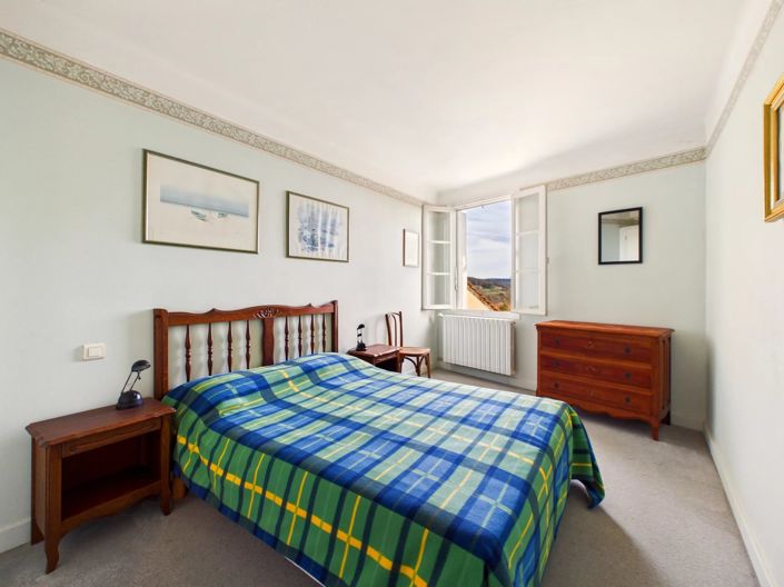 Image No.12-5 Bed House for sale