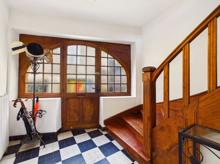 Image No.6-5 Bed House for sale