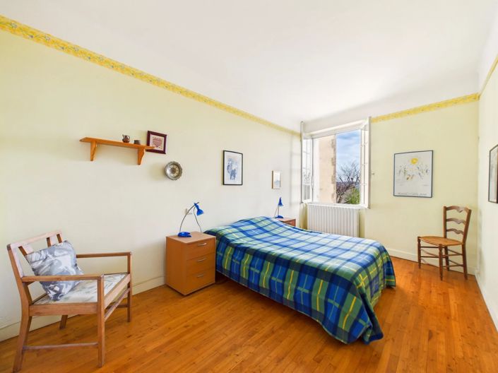 Image No.8-5 Bed House for sale