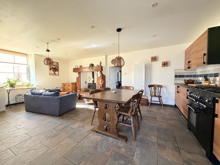 Image No.5-2 Bed House for sale