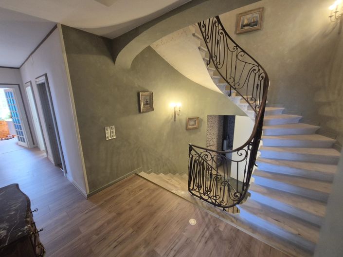 Image No.6-7 Bed House for sale