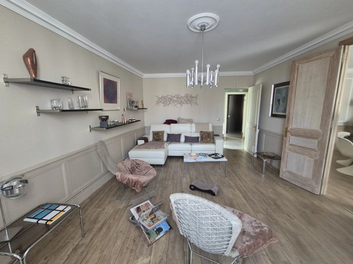 Image No.7-7 Bed House for sale