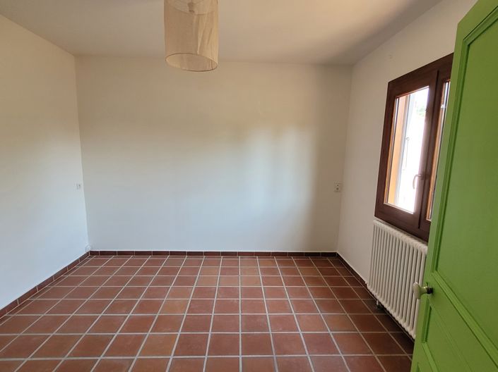 Image No.11-3 Bed House for sale