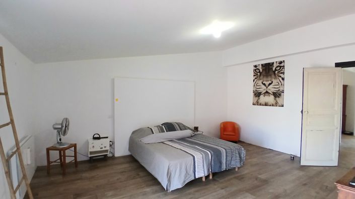 Image No.15-3 Bed House for sale