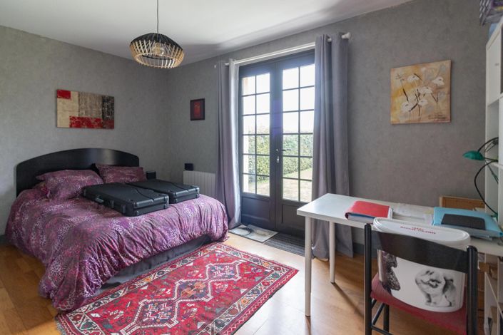 Image No.10-4 Bed House for sale