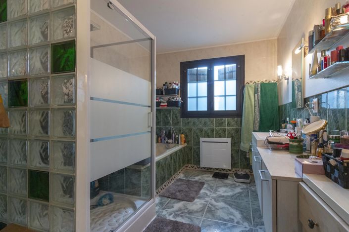 Image No.12-4 Bed House for sale