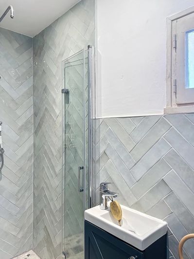 Image No.12-5 Bed Property for sale