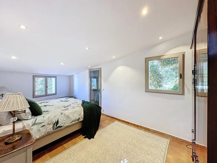 Image No.13-5 Bed Property for sale