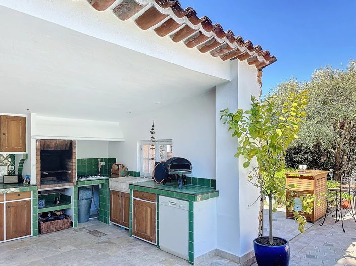 Image No.6-5 Bed Property for sale