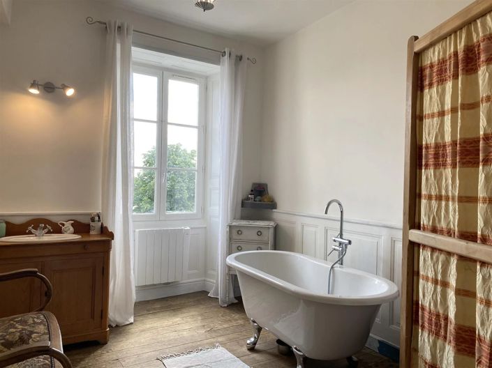 Image No.8-4 Bed House for sale