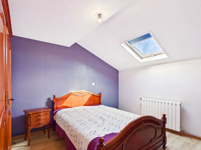 Image No.7-7 Bed House for sale