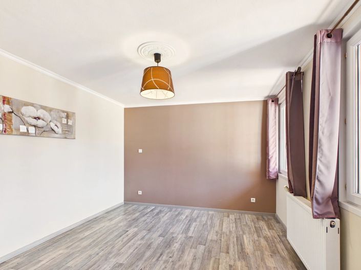 Image No.9-7 Bed House for sale