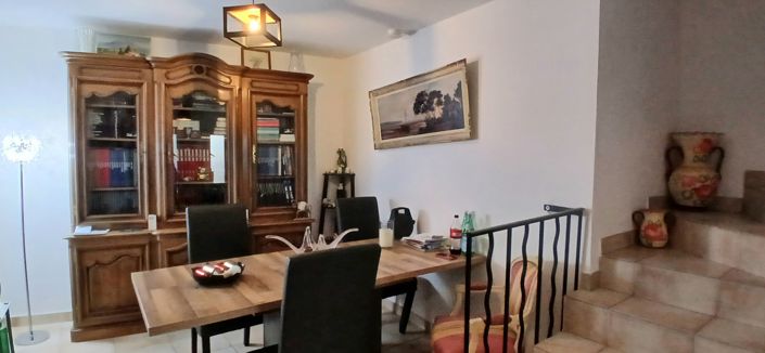 Image No.11-3 Bed House for sale