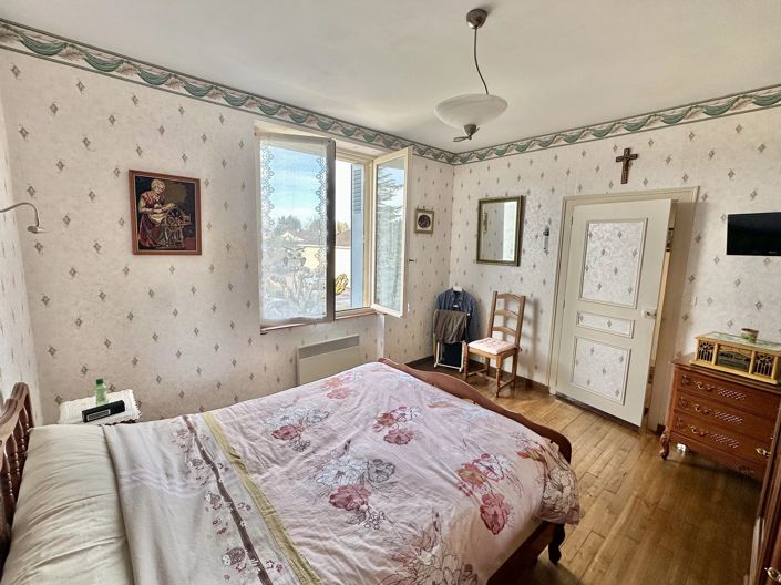 Image No.11-3 Bed House for sale