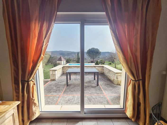 Image No.10-3 Bed House for sale