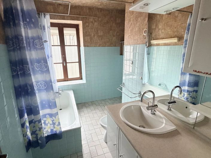 Image No.13-4 Bed Village House for sale