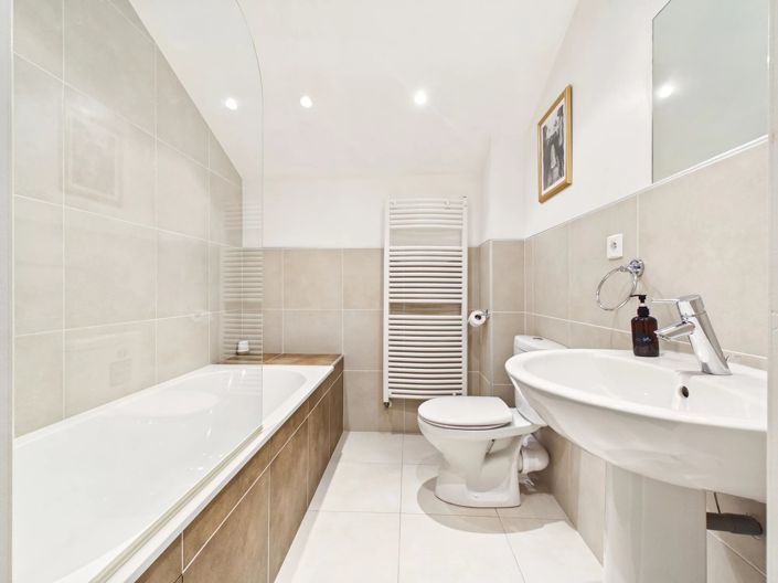 Image No.15-7 Bed House for sale