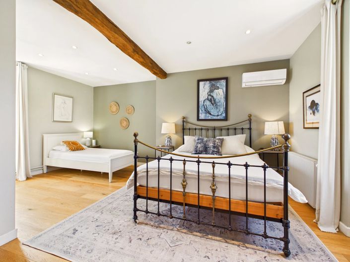 Image No.5-7 Bed House for sale