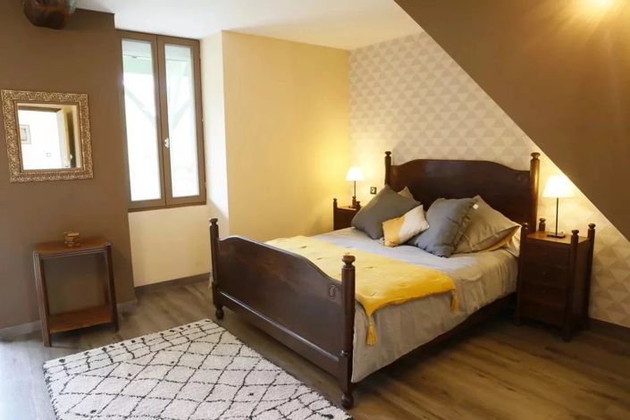 Image No.10-6 Bed House for sale