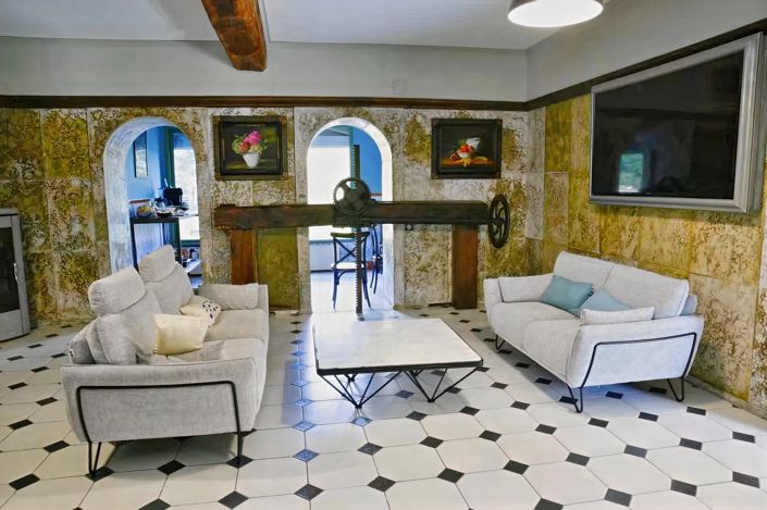 Image No.3-6 Bed House for sale