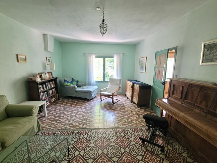 Image No.12-5 Bed House for sale