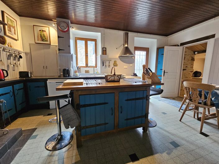 Image No.10-4 Bed Village House for sale