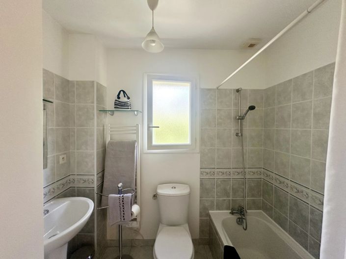 Image No.8-4 Bed House for sale