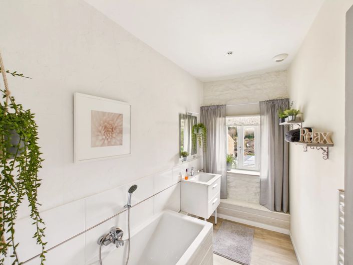 Image No.11-3 Bed House for sale