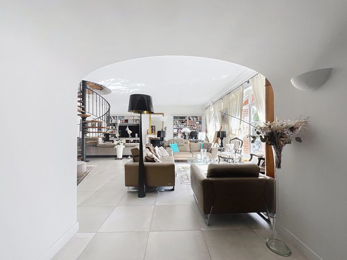 Image No.10-4 Bed House for sale