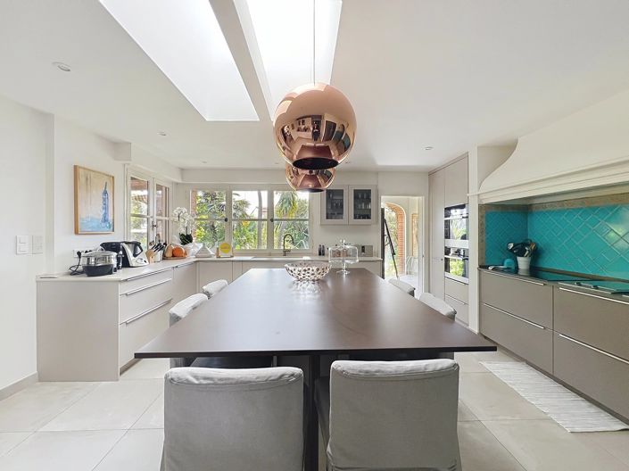 Image No.6-4 Bed House for sale