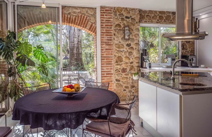 Image No.10-11 Bed House for sale