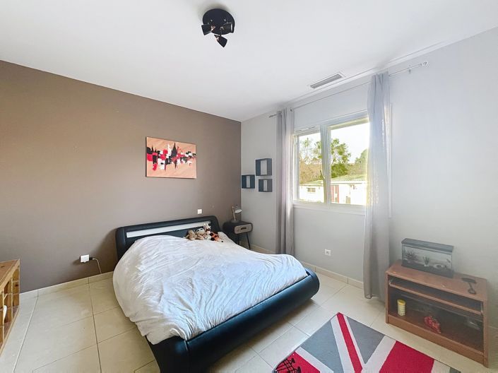 Image No.12-7 Bed House for sale