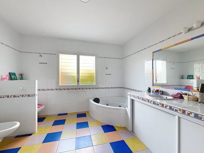 Image No.13-7 Bed House for sale