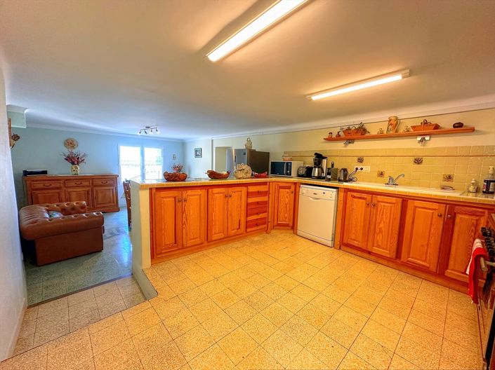 Image No.11-3 Bed House for sale