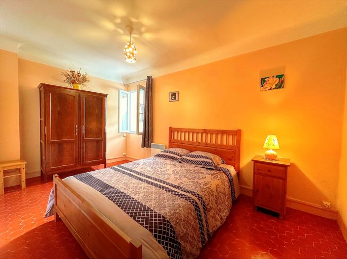 Image No.8-3 Bed House for sale