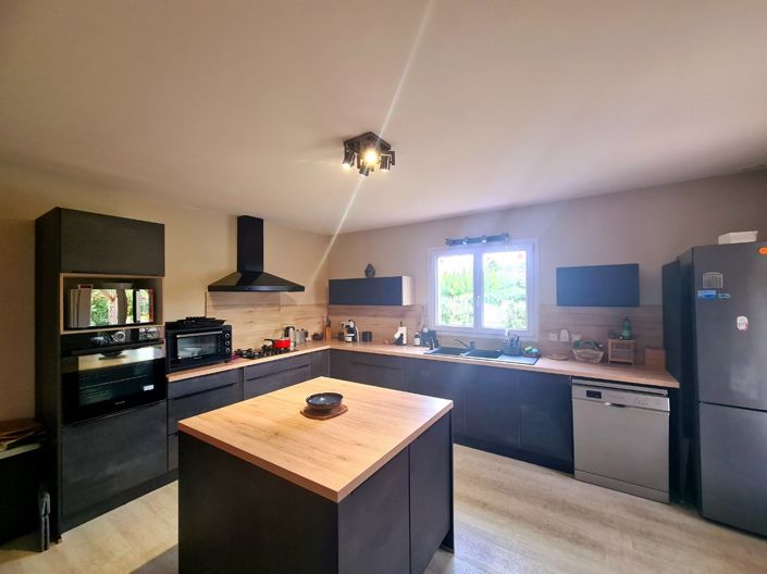 Image No.10-4 Bed House for sale