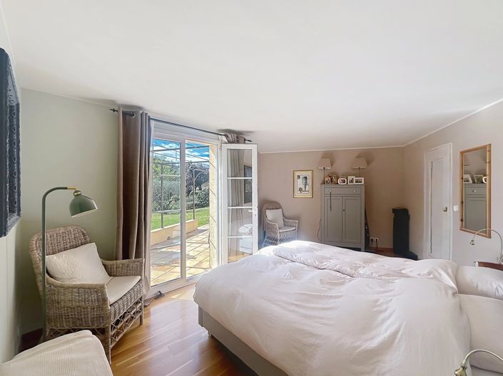 Image No.12-4 Bed House for sale