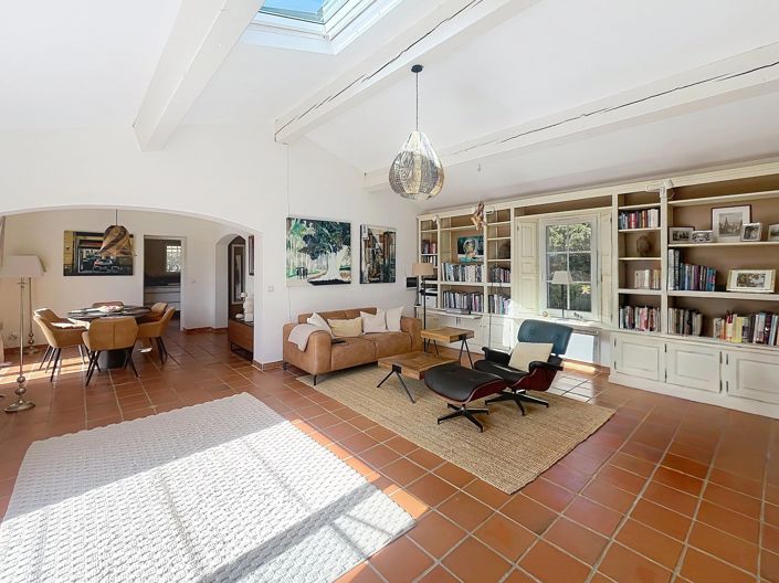 Image No.3-4 Bed House for sale