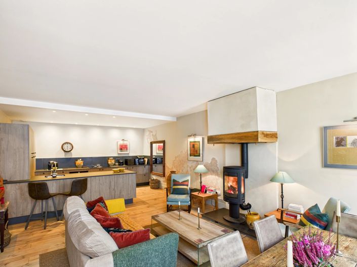 Image No.8-5 Bed House for sale