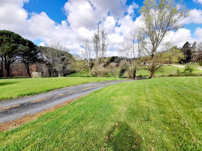 Image No.15-3 Bed Village House for sale