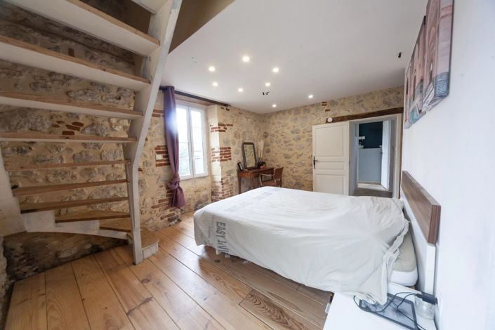 Image No.7-6 Bed House for sale