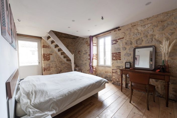 Image No.8-6 Bed House for sale