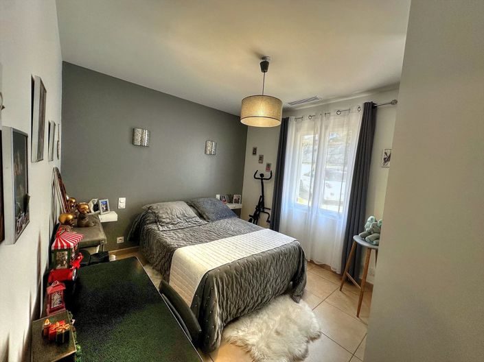 Image No.10-3 Bed House for sale