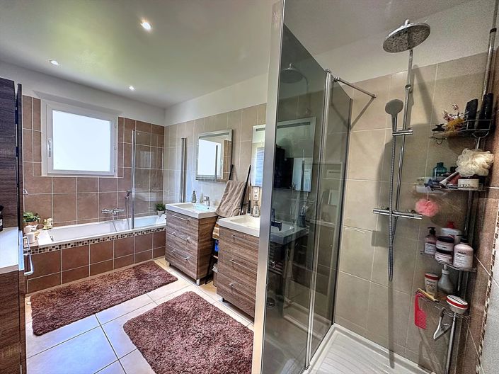 Image No.11-3 Bed House for sale