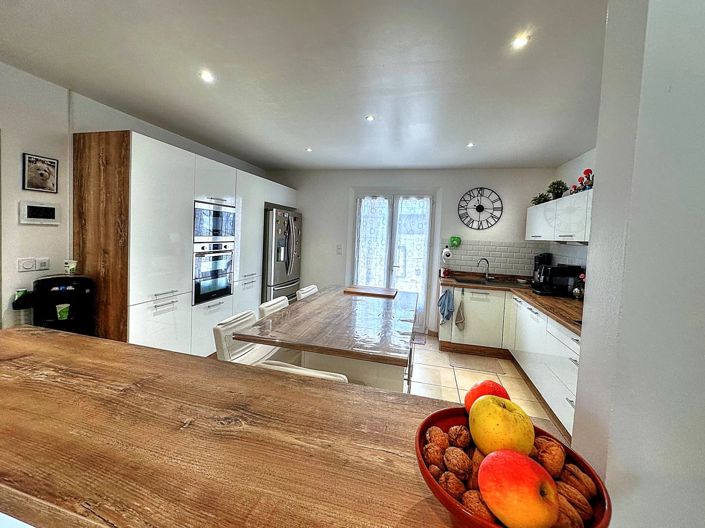 Image No.8-3 Bed House for sale