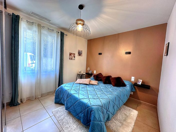 Image No.9-3 Bed House for sale