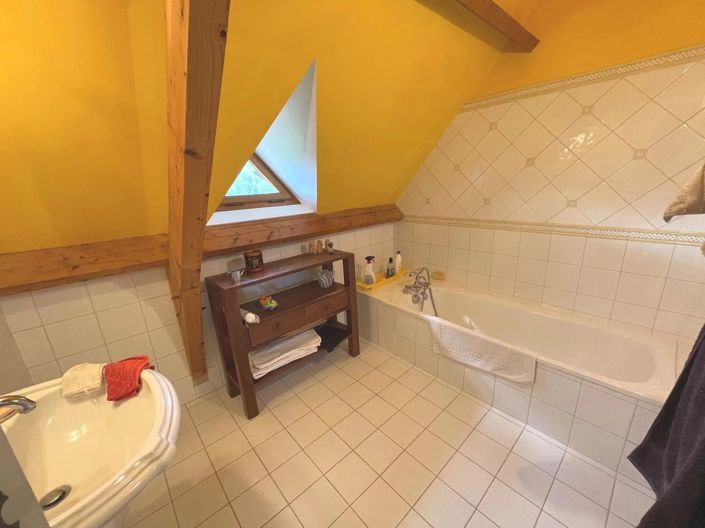 Image No.8-4 Bed House for sale