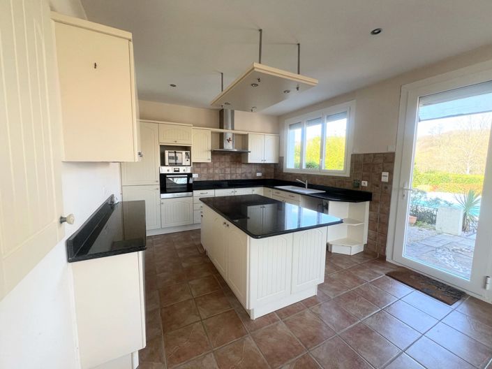 Image No.3-5 Bed House for sale