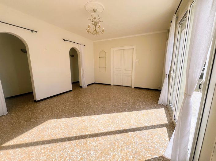 Image No.7-5 Bed House for sale