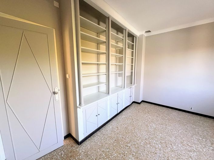 Image No.9-5 Bed House for sale